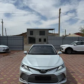 Toyota Camry 2021