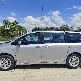 Toyota Sienna 2019