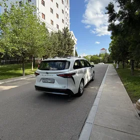 Toyota Sienna 2024