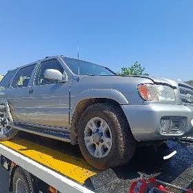 Nissan Pathfinder 1999