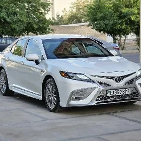Toyota Camry 2021