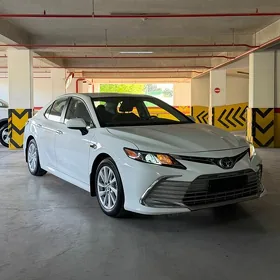 Toyota Camry 2021