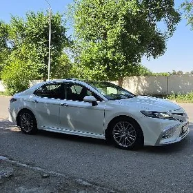 Toyota Camry 2021
