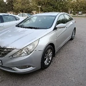 Hyundai Sonata 2011
