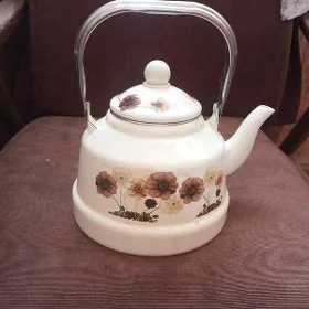 сумки. и чайник.