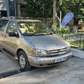Toyota Sienna 1999