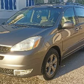 Toyota Sienna 2004