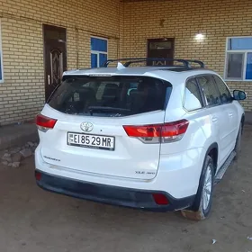 Toyota Highlander 2019
