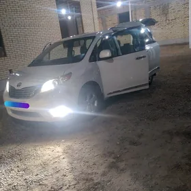 Toyota Sienna 2011