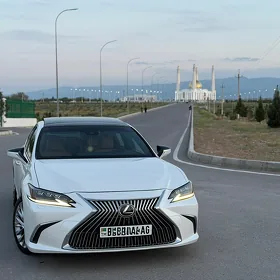 Lexus ES 350 2019