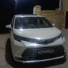 Toyota Sienna 2021