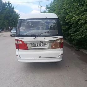 Toyota Hiace 2013