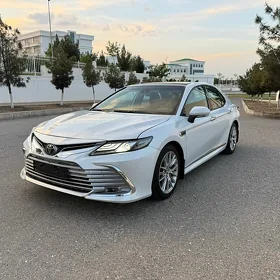 Toyota Camry 2021