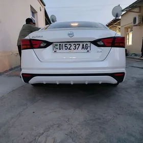 Nissan Maxima 2022