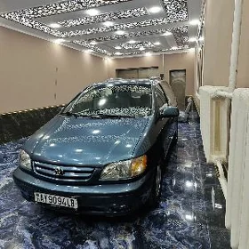 Toyota Sienna 2002