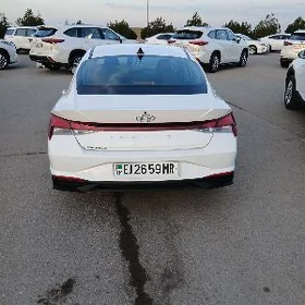 Hyundai Elantra 2022