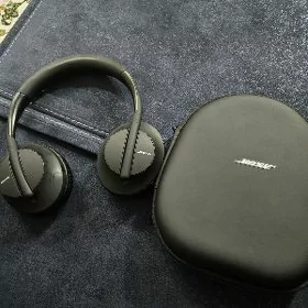 : Bose 700 arassa çeholy bilen