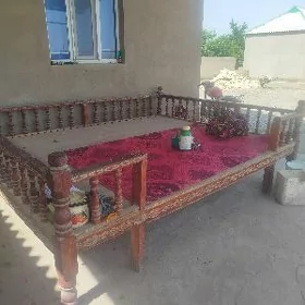 Krowat tapjan