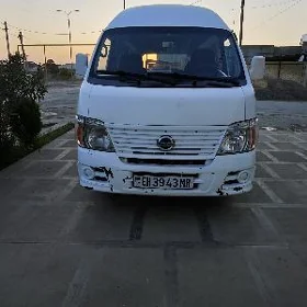Nissan Urvan 2010