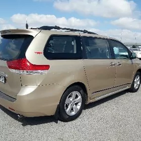 Toyota Sienna 2010