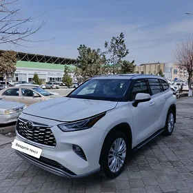 Toyota Highlander 2021