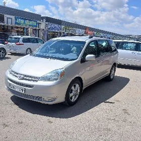 Toyota Sienna 2004