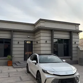 Toyota Camry 2025
