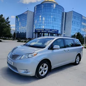 Toyota Sienna 2011