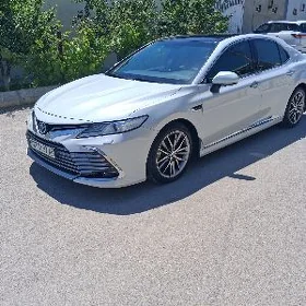 Toyota Camry 2021
