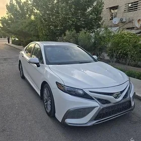 Toyota Camry 2021