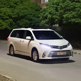 Toyota Sienna 2017