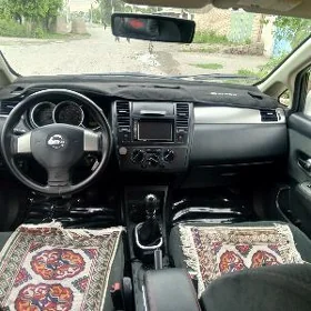 Nissan Versa 2012