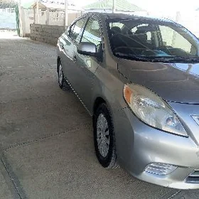 Nissan Versa 2012