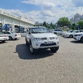 Mitsubishi Pajero 2008