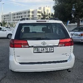 Toyota Sienna 2004
