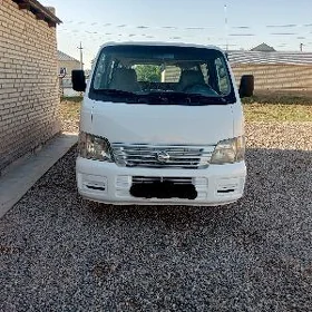 Nissan Urvan 2005