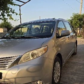 Toyota Sienna 2015