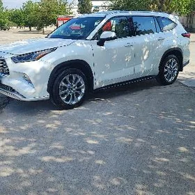 Toyota Highlander 2021