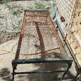 кровать