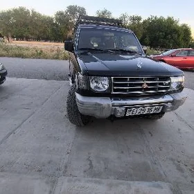 Mitsubishi Montero 1996