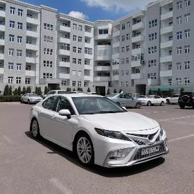 Toyota Camry 2021