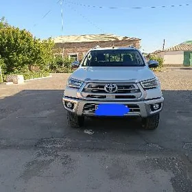 Toyota Hilux 2021
