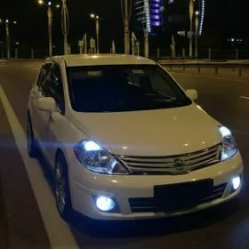 Nissan Versa 2011