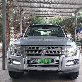 Mitsubishi Pajero 2015