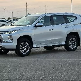 Mitsubishi Pajero 2020