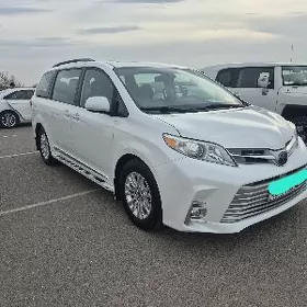 Toyota Sienna 2020