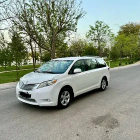Toyota Sienna 2011
