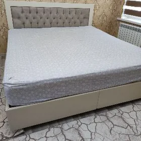 двух спальная кровать