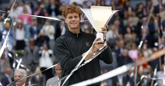 Sinner yzygiderli bäş «Masters» ýaryşynda utmagy başaran ilkinji tennisçi boldy