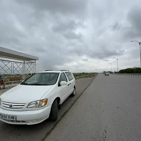 Toyota Sienna 2002